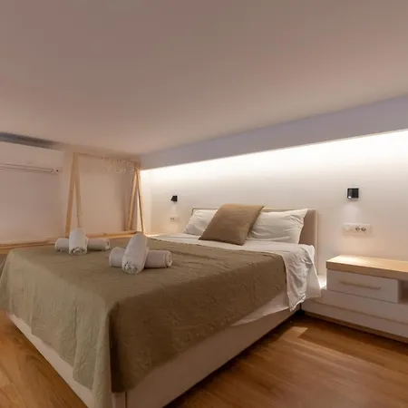 Mezzanine - Designer Loft Near Corfu Town Daire