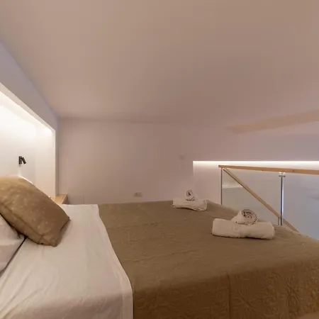 Mezzanine - Designer Loft Near Corfu Town شقة